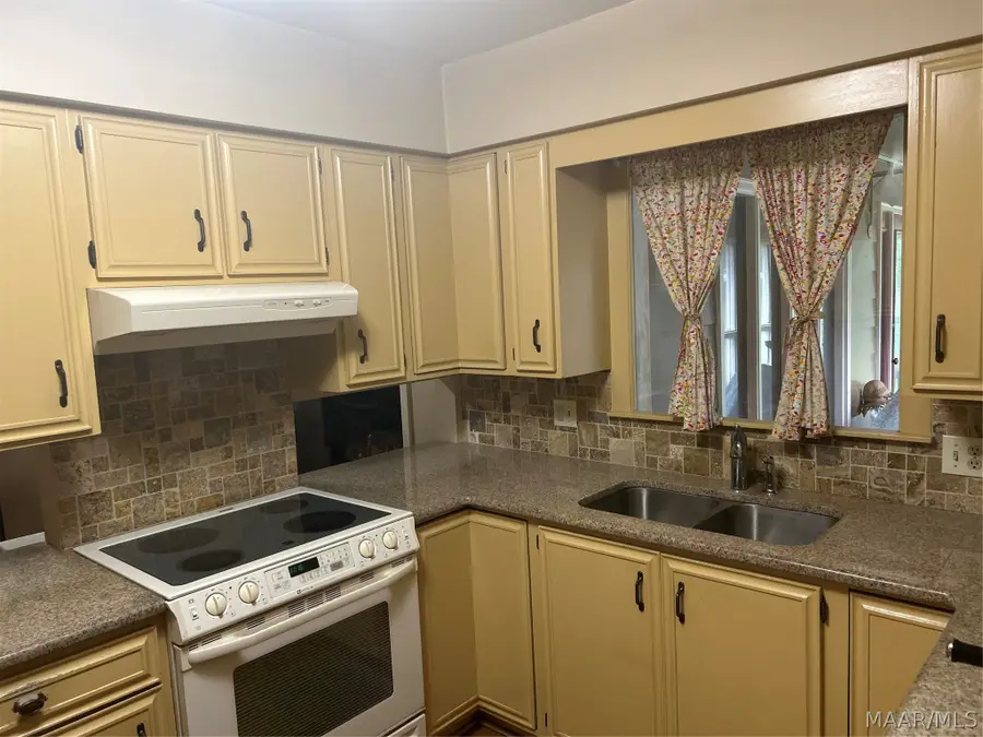 953 Green Ridge Court, Montgomery, AL 36109 - #3