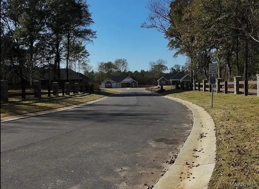 100 Lorie Lee Loop, Deatsville, AL 36022 - #3