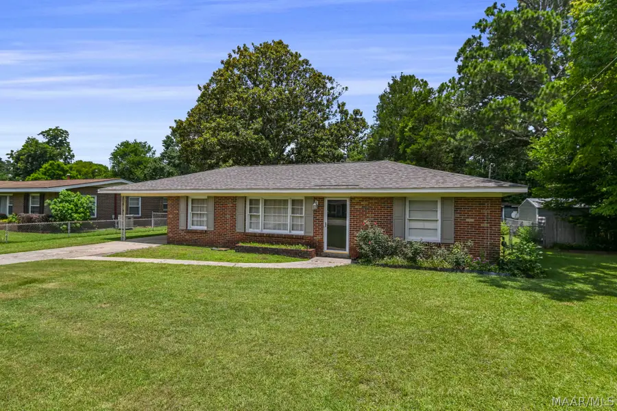 202 W Charles Avenue W, Wetumpka, AL 36092 - #2