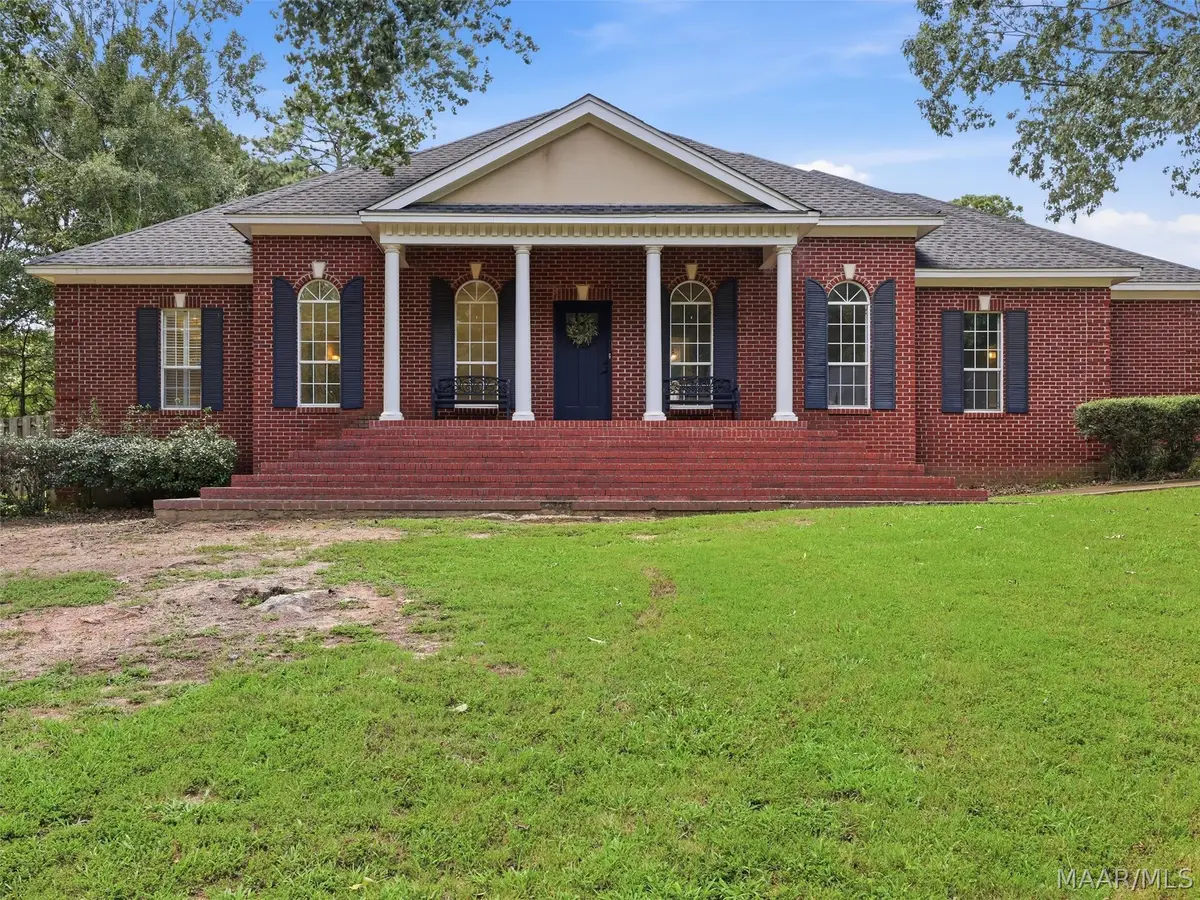 210 Hickory Place, Wetumpka, AL 36093 - #1