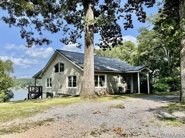 1567 Island Road, Titus, AL 36080