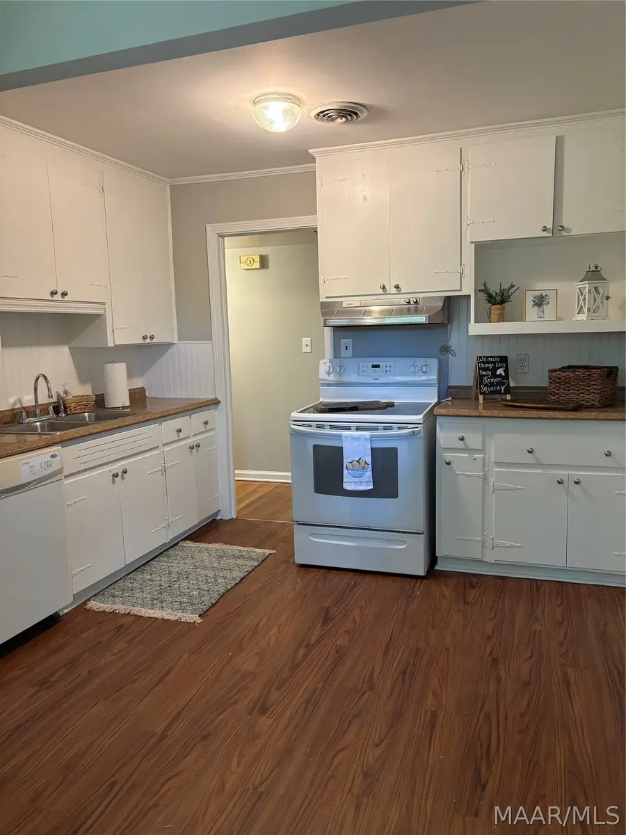 21 Kent Street, Montgomery, AL 36109 - #3