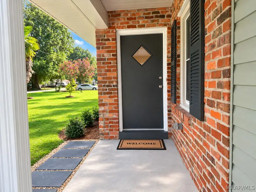 304 W Charles Avenue, Wetumpka, AL 36092 - #3