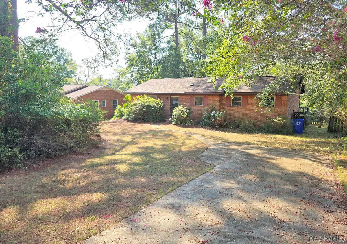 102 W Forest Avenue, Troy, AL 36081 - #1