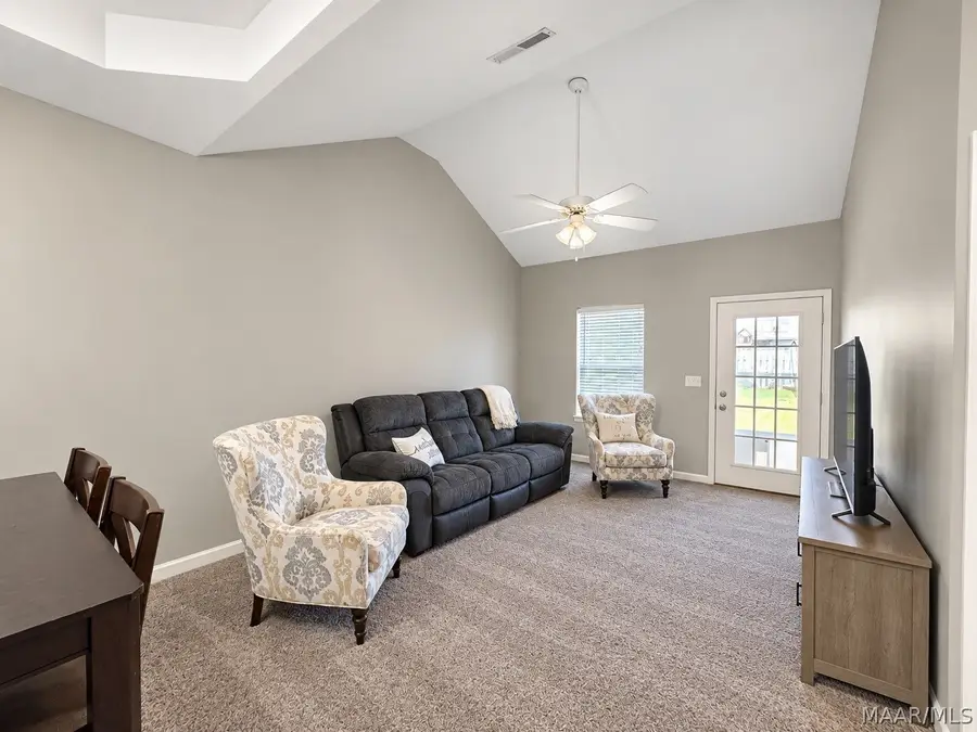 61 Park Drive S, Clanton, AL 35045 - #3