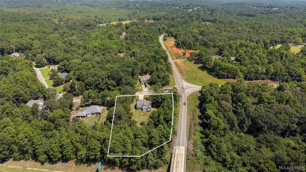 1601 Timber Trail, Deatsville, AL 36022