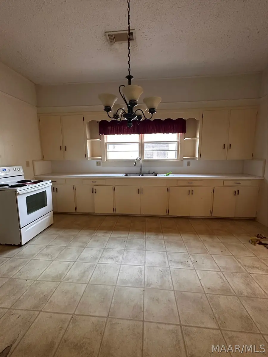 211 Dorman Avenue, Tallassee, AL 36078 - #3