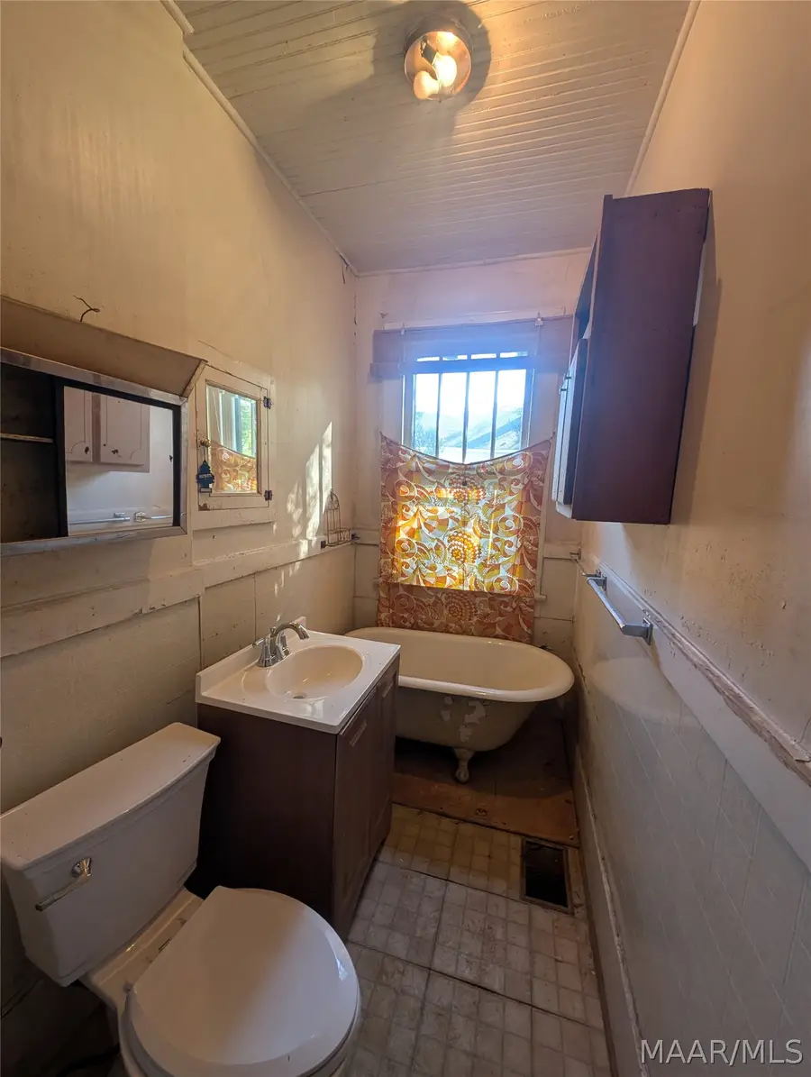 2034 St Charles Avenue, Montgomery, AL 36107 - #2