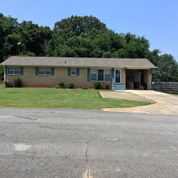 161 1st St, Russellville, AL 35653