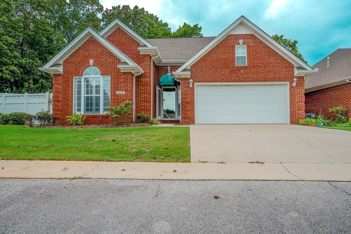 604 Helen Ct Six, Tuscumbia, AL 35674 - Image #1