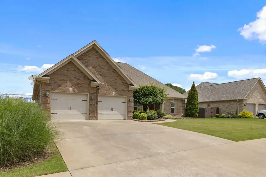 215 Oak Brook Dr, Florence, AL 35630 - Image #3
