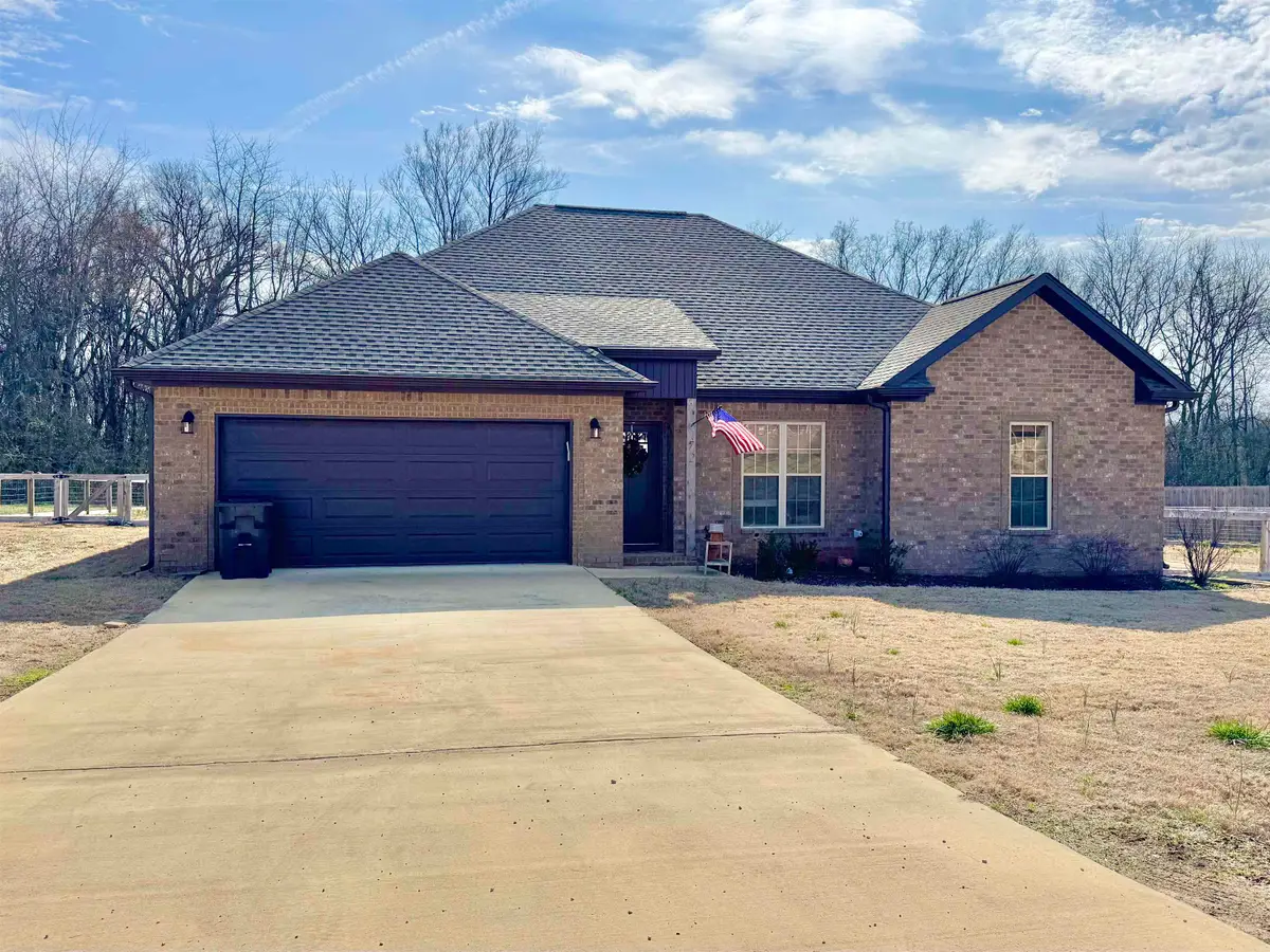 72 W Blue Heron Dr, Killen, AL 35645 - Image #1