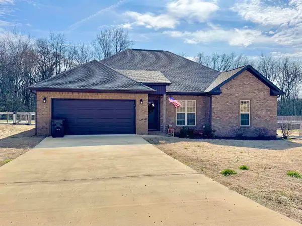 72 W Blue Heron Dr, Killen, AL 35645