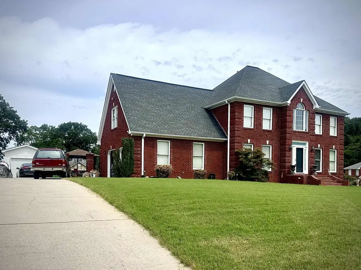 1229 Huntington Ln, Tuscumbia, AL 35674 - Image #1