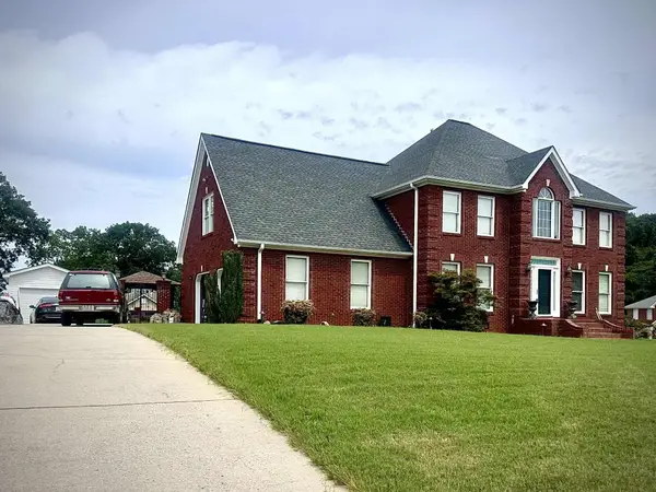 1229 Huntington Ln, Tuscumbia, AL 35674