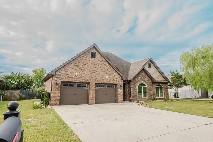 105 Aidan Ln, Muscle Shoals, AL 35661 - Image #2
