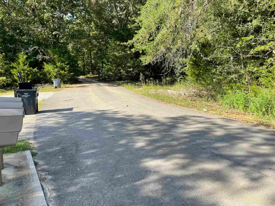 200 Berry Ln, Florence, AL 35633 - Image #2