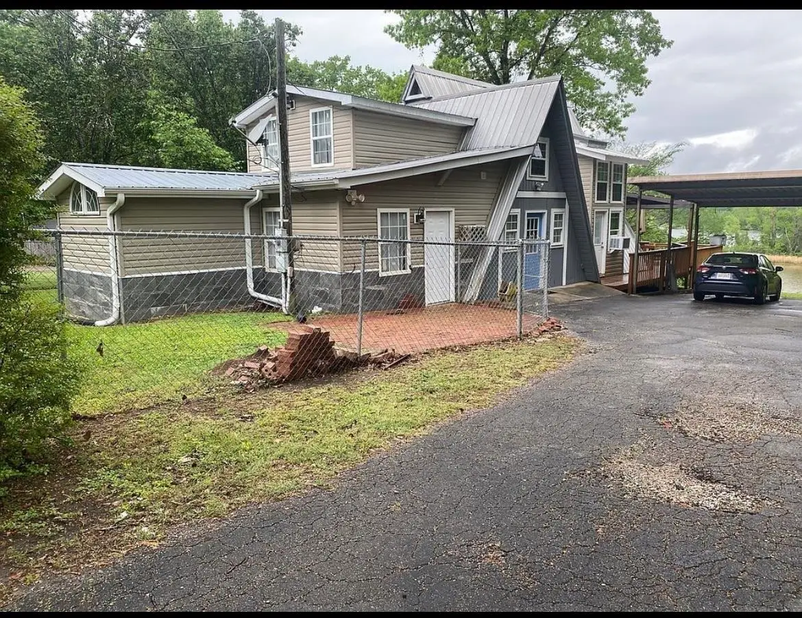 1045 Carter Dr, Tuscumbia, AL 35674 - Image #1