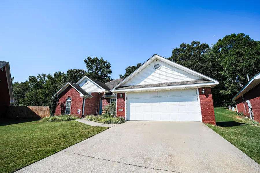215 Casey Ln, Florence, AL 35633 - Image #2