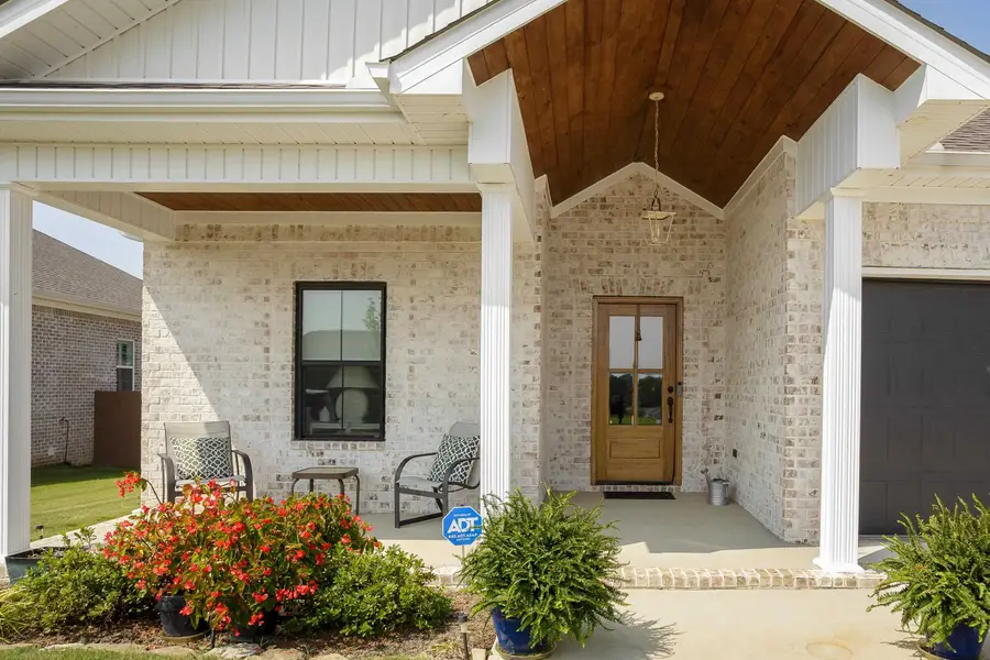 157 Silver Leaf Ln, Florence, AL 35633 - Image #2