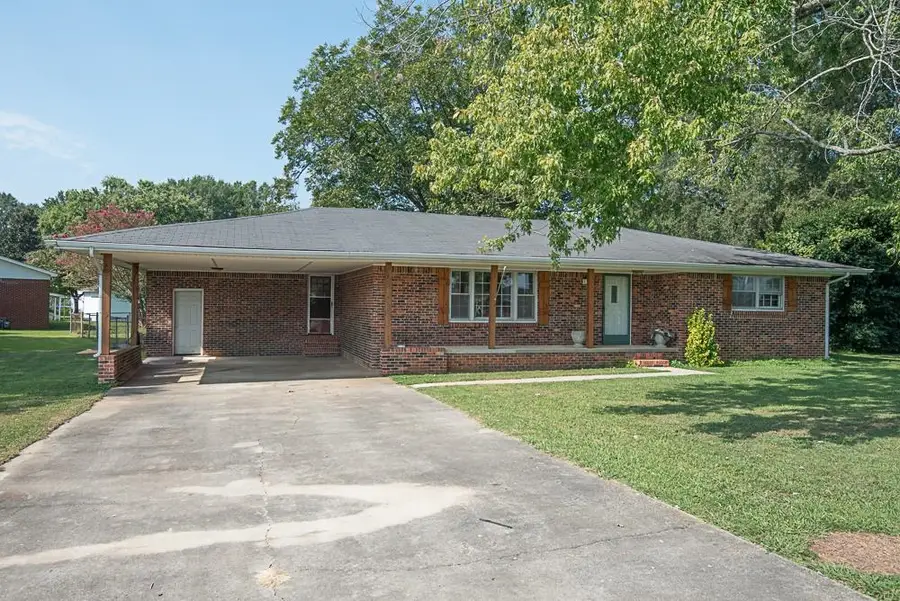 1306 Eastman Ave, Tuscumbia, AL 35674 - Image #2