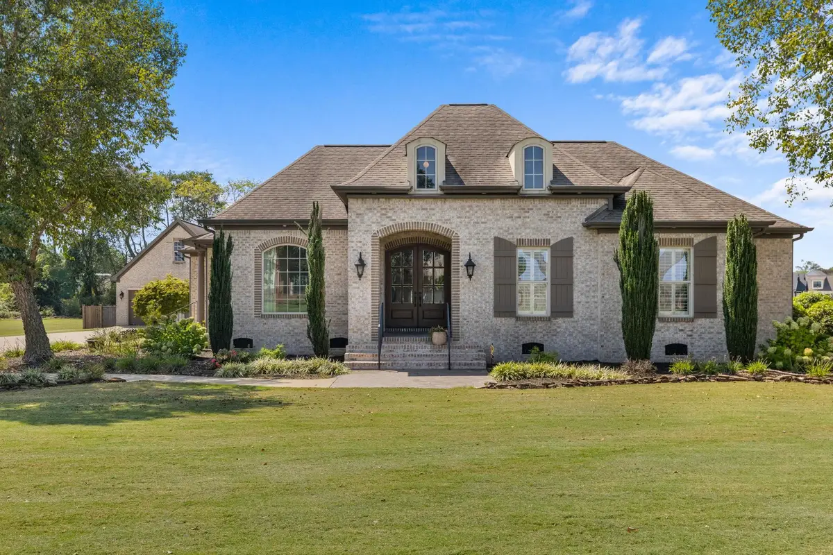 44 Holli Ln, Muscle Shoals, AL 35661 - Image #1