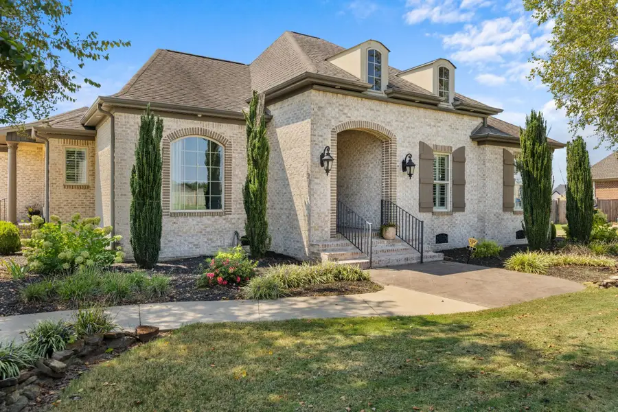 44 Holli Ln, Muscle Shoals, AL 35661 - Image #3