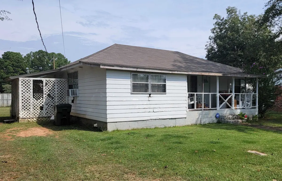 209 W 3rd Ave, Tuscumbia, AL 35674 - Image #1