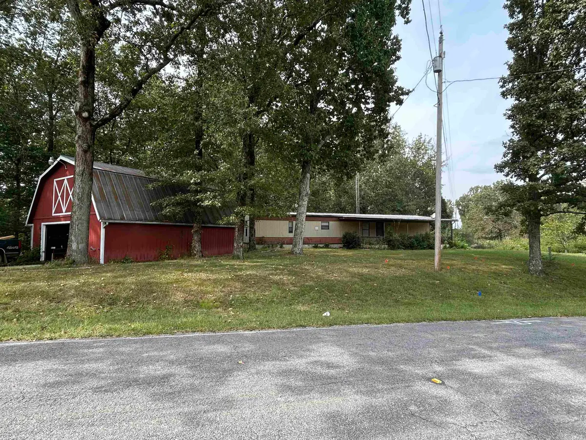 915 Mt Springs Dr, Tuscumbia, AL 35674 - Image #1