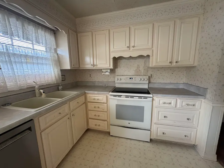 2208 Gusmus Ave, Muscle Shoals, AL 35661 - Image #3