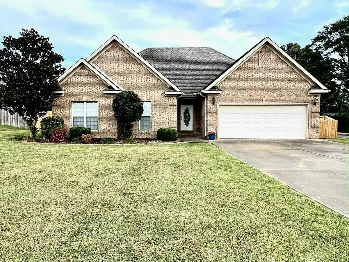 132 Graham Ave, Tuscumbia, AL 35674 - Image #1