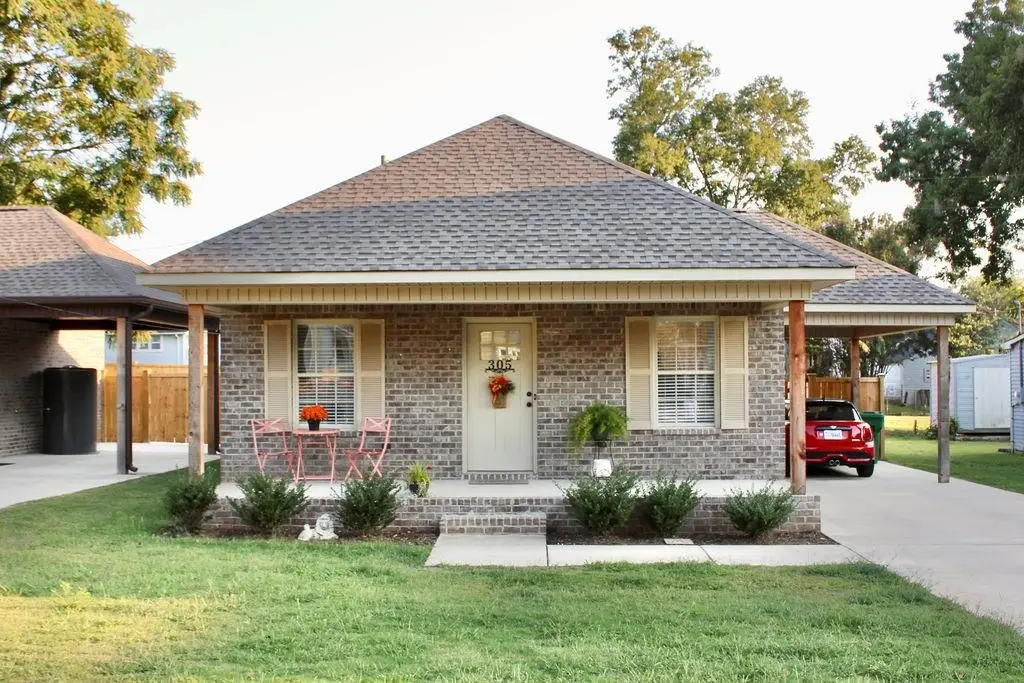 305 W 1st St, Tuscumbia, AL 35674 - Image #1