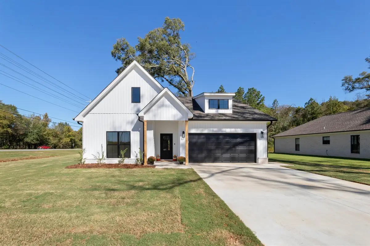 105 Jefferson Ave, Muscle Shoals, AL 35661 - Image #1