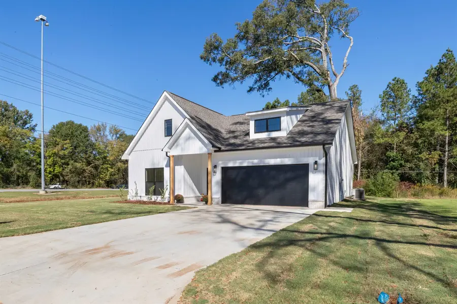 105 Jefferson Ave, Muscle Shoals, AL 35661 - Image #2