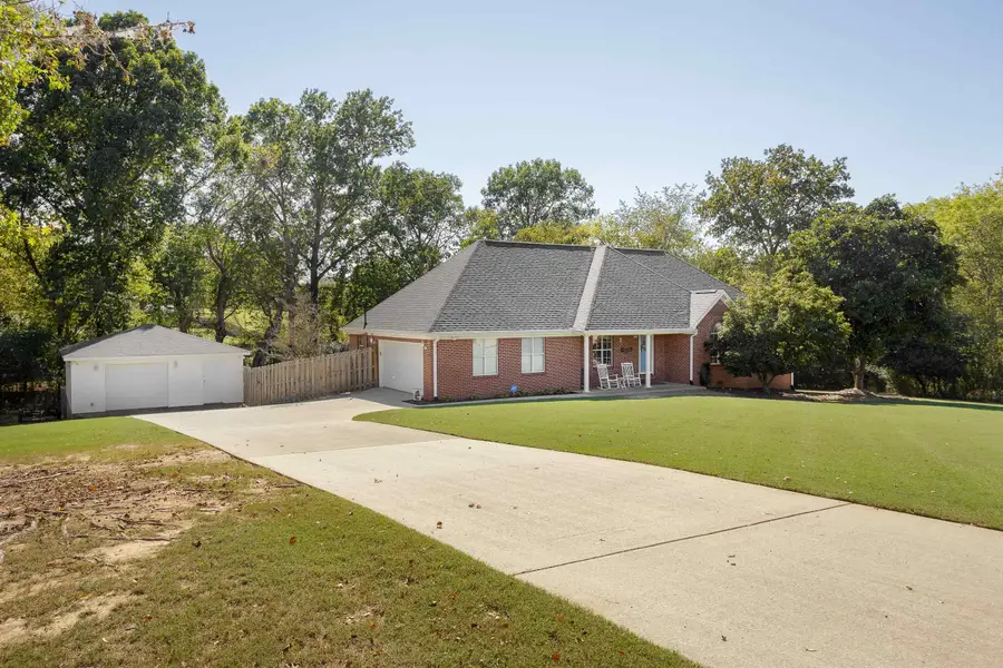 14 Old Brompton Ln, Killen, AL 35645 - Image #2