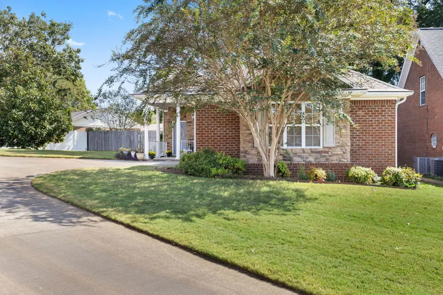 232 Camelot Way, Florence, AL 35633 - Image #2