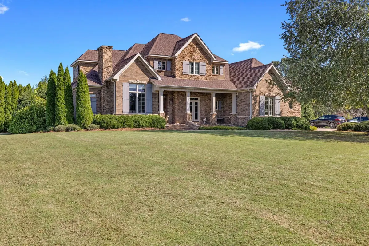 341 Mallard Lake Dr, Killen, AL 35645 - Image #1