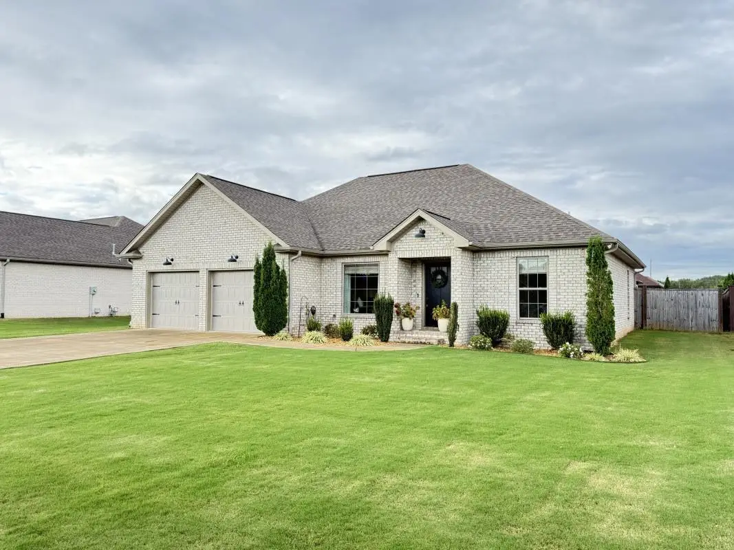 2011 Pleasant Dr, Muscle Shoals, AL 35661 - Image #1