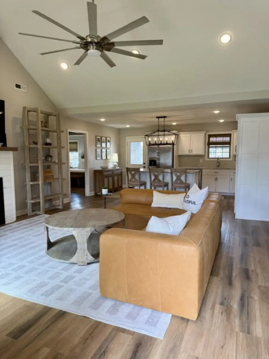 2011 Pleasant Dr, Muscle Shoals, AL 35661 - Image #2