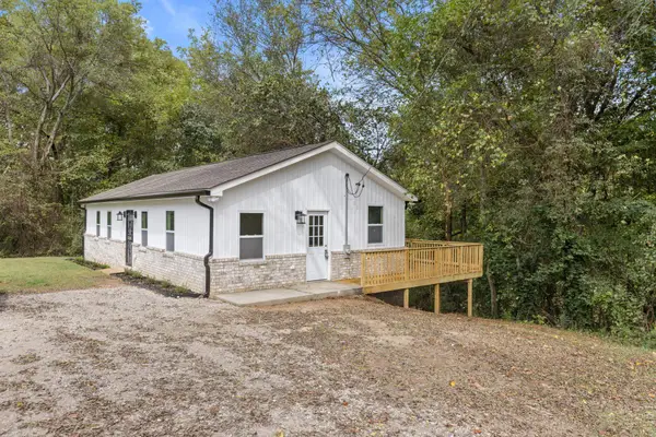 295 Spring Dr, Muscle Shoals, AL 35661