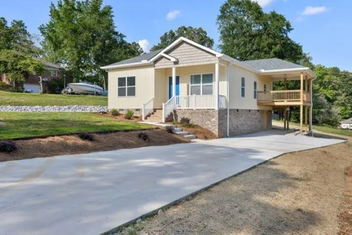 220 Frances Dr, Killen, AL 35645 - Image #1