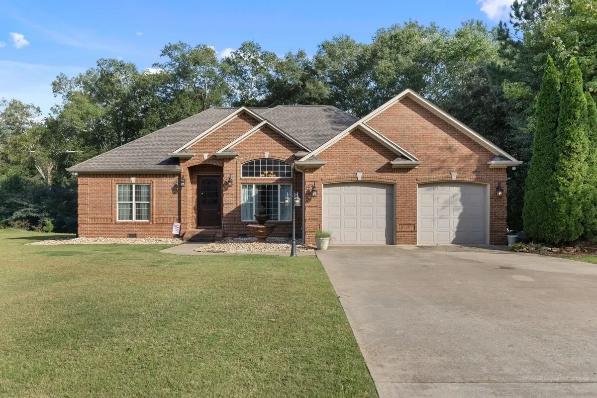 141 Bailey Ct, Killen, AL 35645 - Image #1