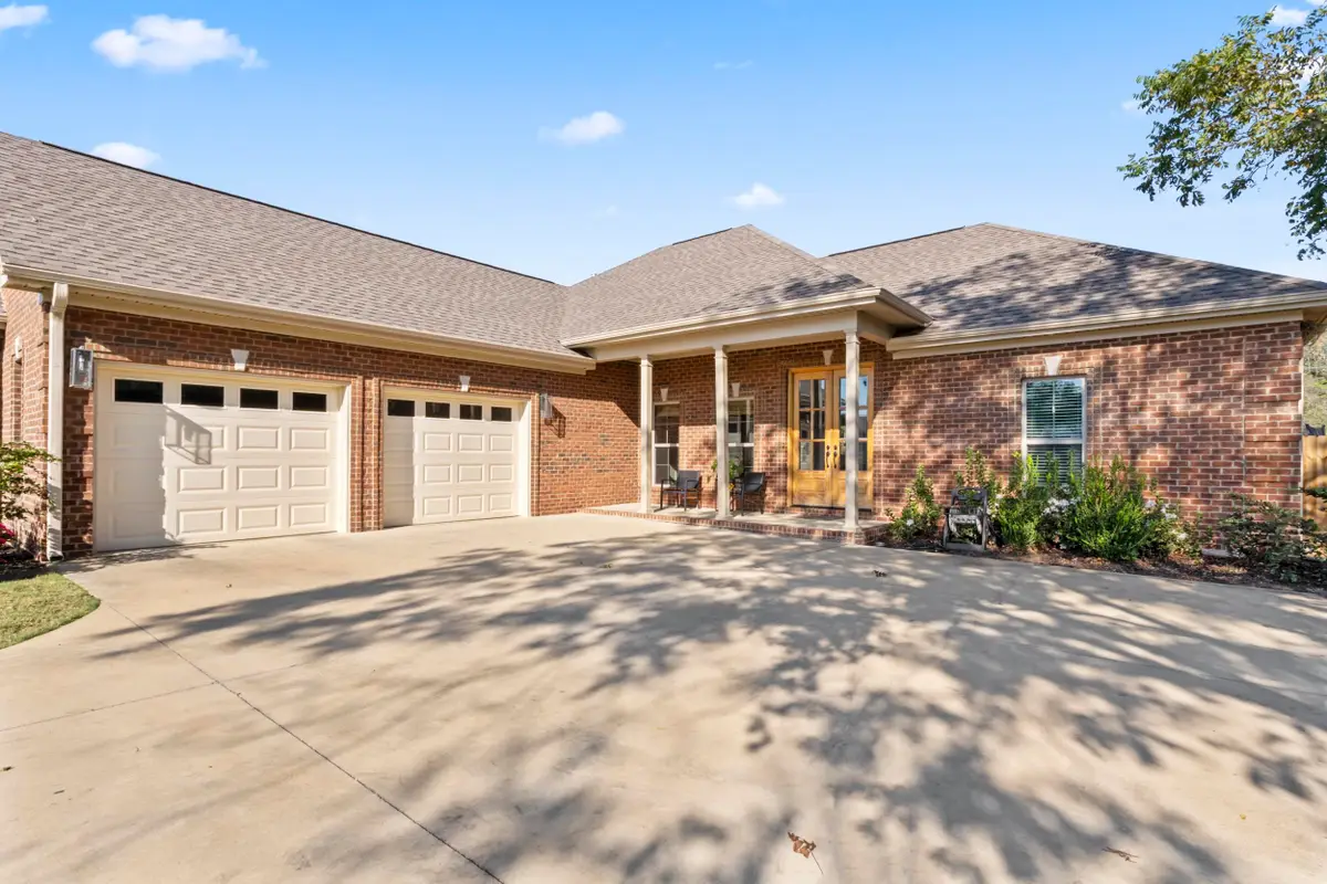 235 Oldenburg Dr, Killen, AL 35645 - Image #1