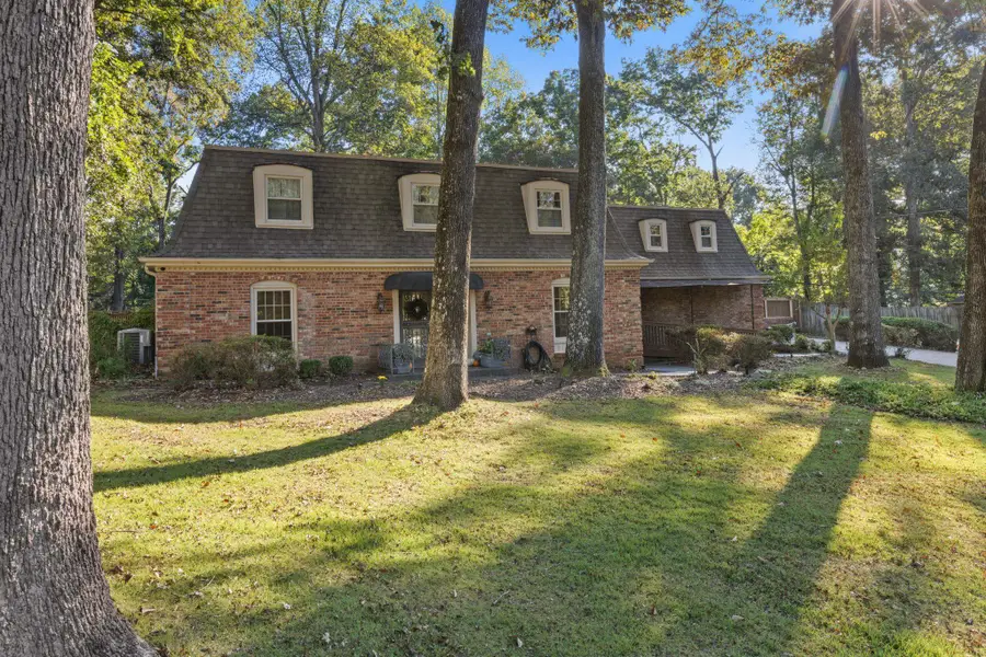 214 Colonial Ct, Florence, AL 35630 - Image #2