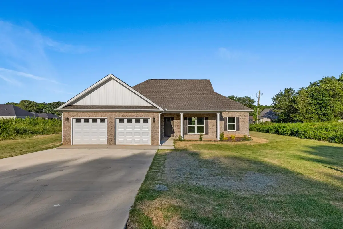 722 Oakview Cir, Killen, AL 35645 - Image #1