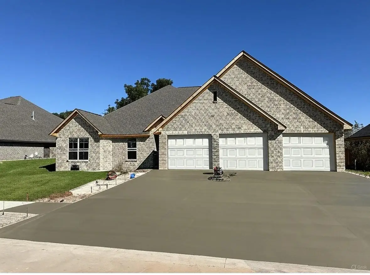 304 Magnolia Dr, Muscle Shoals, AL 35661 - Image #1