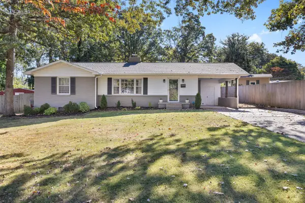 1668 Edgemont Dr, Florence, AL 35630