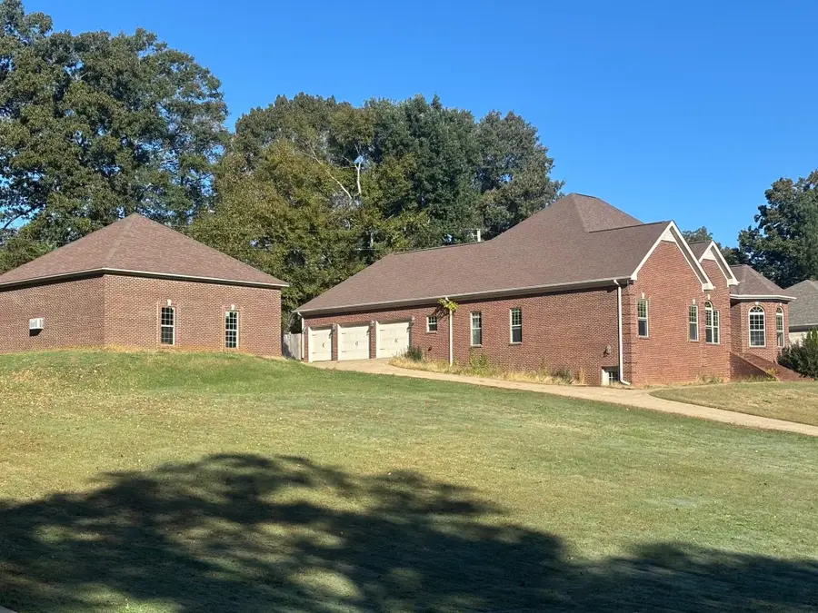 254 Plantation Cir, Killen, AL 35645 - Image #2