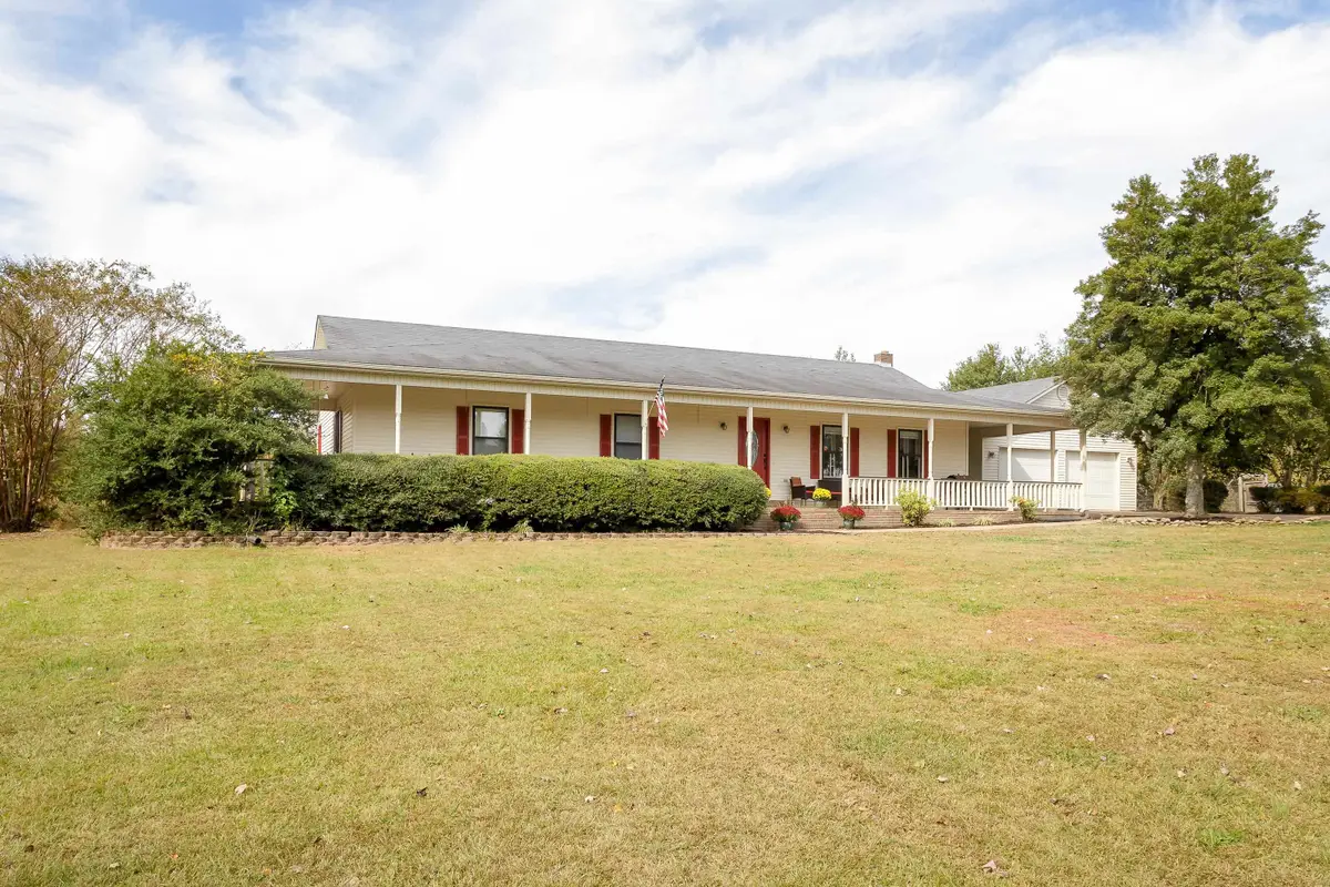 124 Phillips Dr, Killen, AL 35645 - Image #1