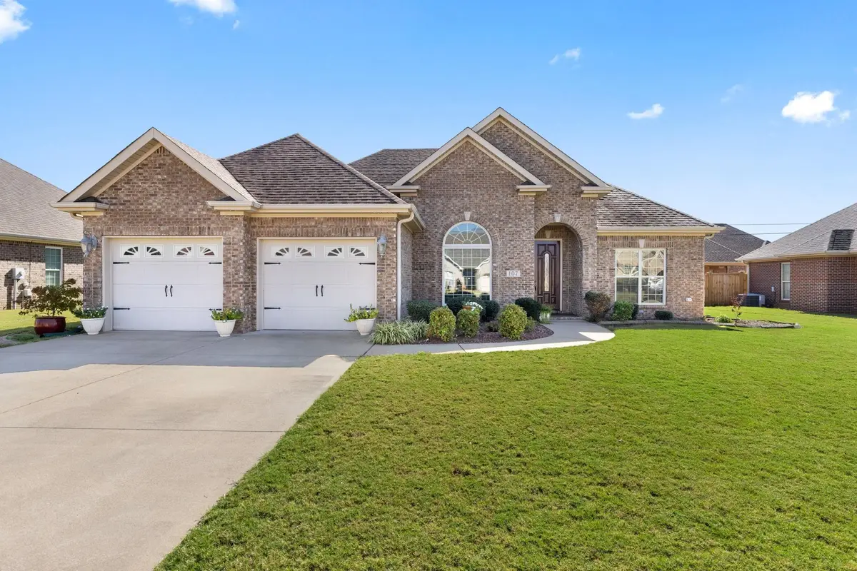 107 Heather Ln, Muscle Shoals, AL 35661 - Image #1